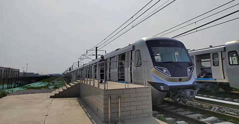 装配有华启PIS的北京地铁3号线首列车下线